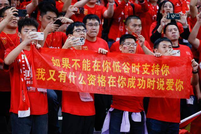 欧冠激战：拜仁与阿森纳平局，曼联遭科莫重创，皇马大胜莱比锡